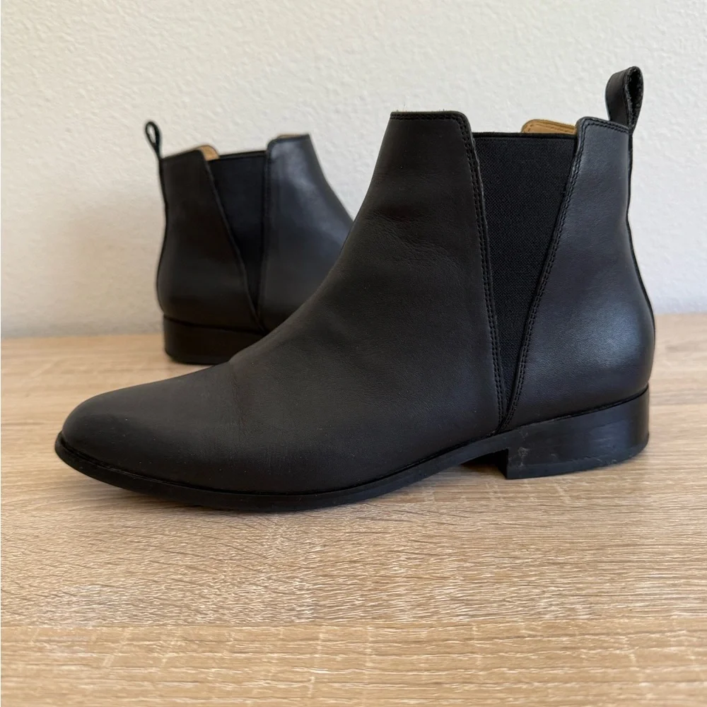 Nisolo black leather Chelsea pull on ankle Boots Women’s Sz 7.5‎